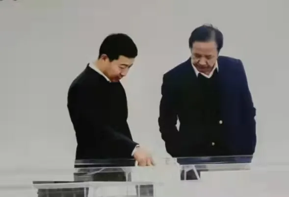 浙江宏达集团党务书记沈国甫同志来横生公司参观，积极评价公司党组织建设和企业生产管理工作。
