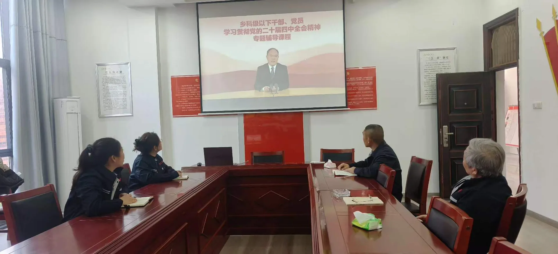 党支部常态化开展集中学习研讨，强化理论武装，筑牢思想根基。