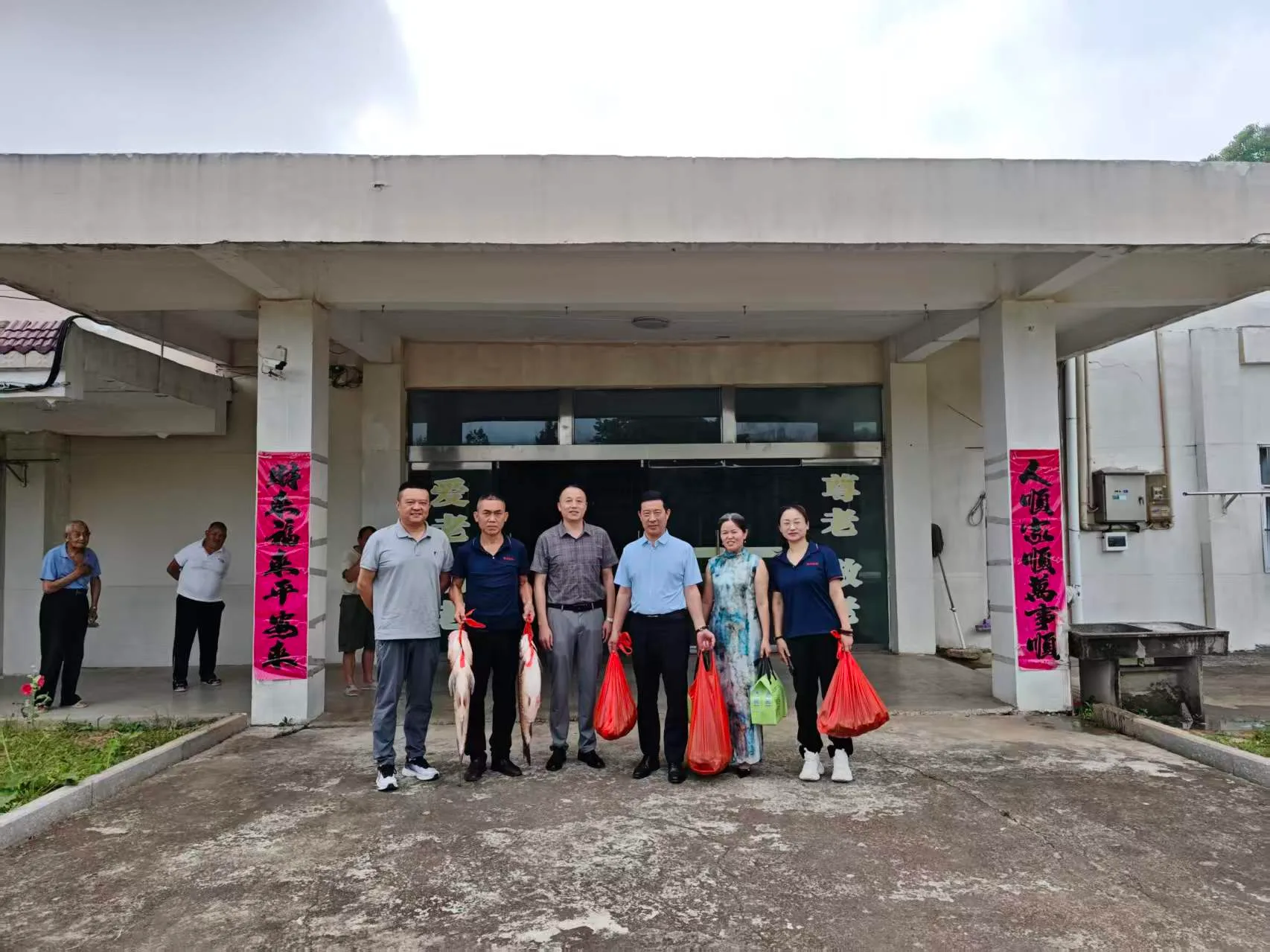 开展敬老院爱心慰问活动，践行社会责任，传递企业公益温度。